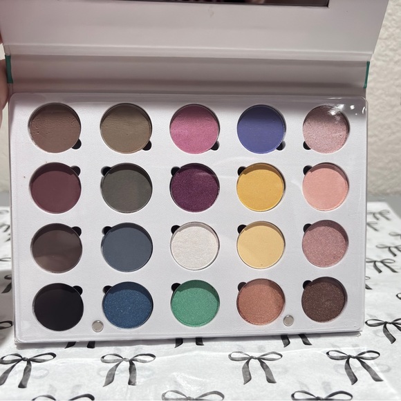 ✨ OFRA — PRO Palette (Professional Eyeshadow Palette) — 20 pans - Picture 1 of 7